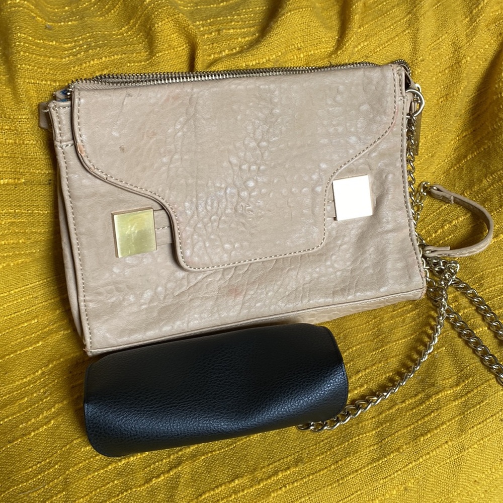 Classy Crossbody! - image 5